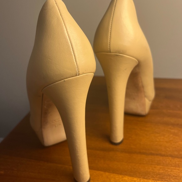 Gucci platform pumps sz 7. Very versatile beige/natural color. Great condition - Picture 4 of 4